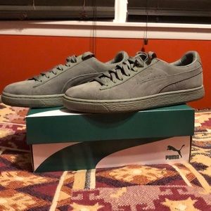 Size 9.5 Puma Classic Tonal LIKE NEW